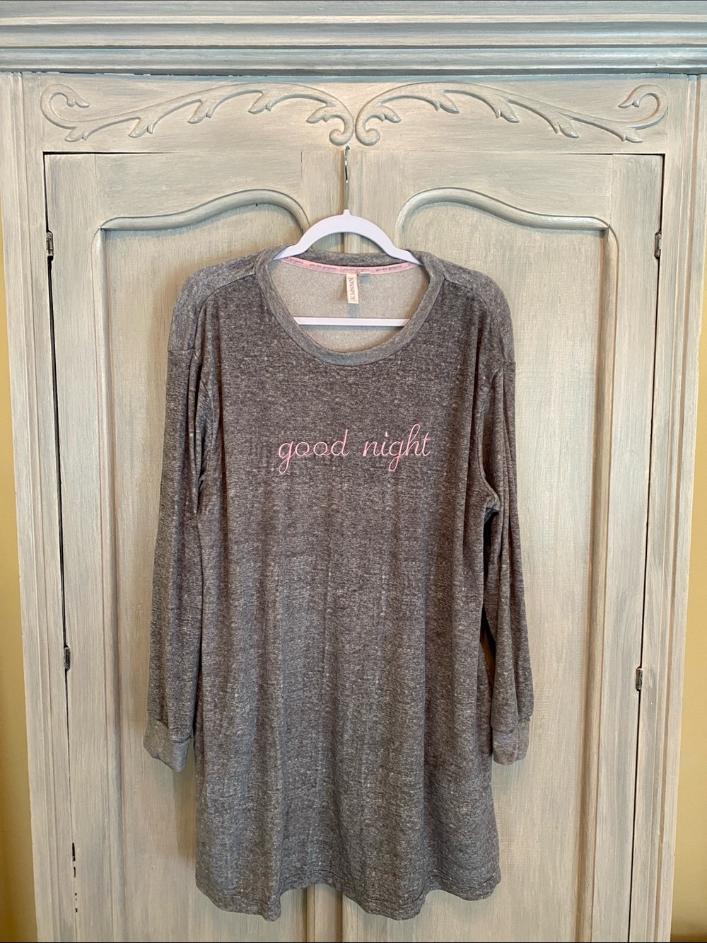 Gray 'Good Night' Long Sleeve Nightshirt